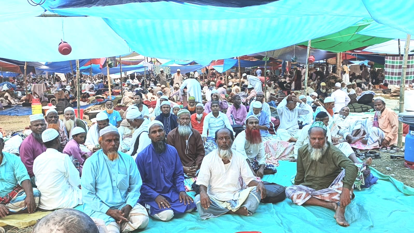 নীলফামারীতে তিন দিনব্যাপী জেলা ইজতেমা শুরু, বিদেশি ১২ মেহমানসহ লক্ষাধিক মুসল্লির সমাগম